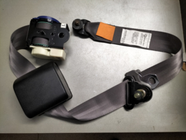 Veiligheidsgordel achterbank links Nissan Micra K10 88841-22B80 (88841-22B20 / 88840-22B00) Gebruikt.
