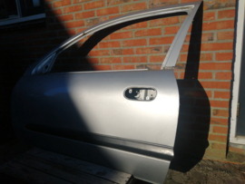 Portier linksvoor Nissan Almera N16 80101-5M330 Kleur KL0