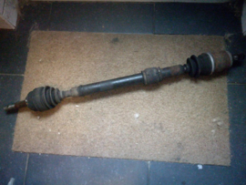 Aandrijfas rechts GA14 Nissan Sunny N14 39100-50Y00 Gebruikt.