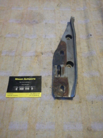 Motorkapscharnier links Nissan Bluebird 65401-38E00  T12/ T72/ U11 Gebruikt.