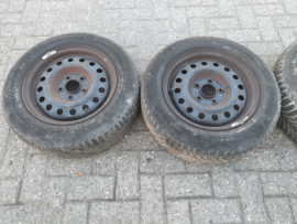 15 inch stalen velgen met band 195/60R15 40300-BU000 Nissan Almera Tino V10 Gebruikt.