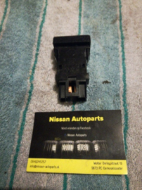 Alarmlichtschakelaar Nissan 25290-70Y00 B13/ Y10 Gebruikt.