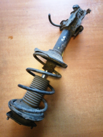 Veerpoot achteras rechts geel/wit Nissan Primera P10 55020-90J23 + 55302-72J26 Gebruikt.