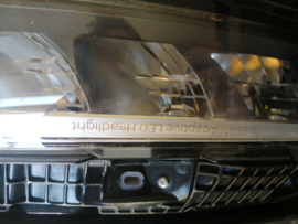 Headlamp assy-right-hand Nissan Qashqai J12 26010-6UN6C damage.