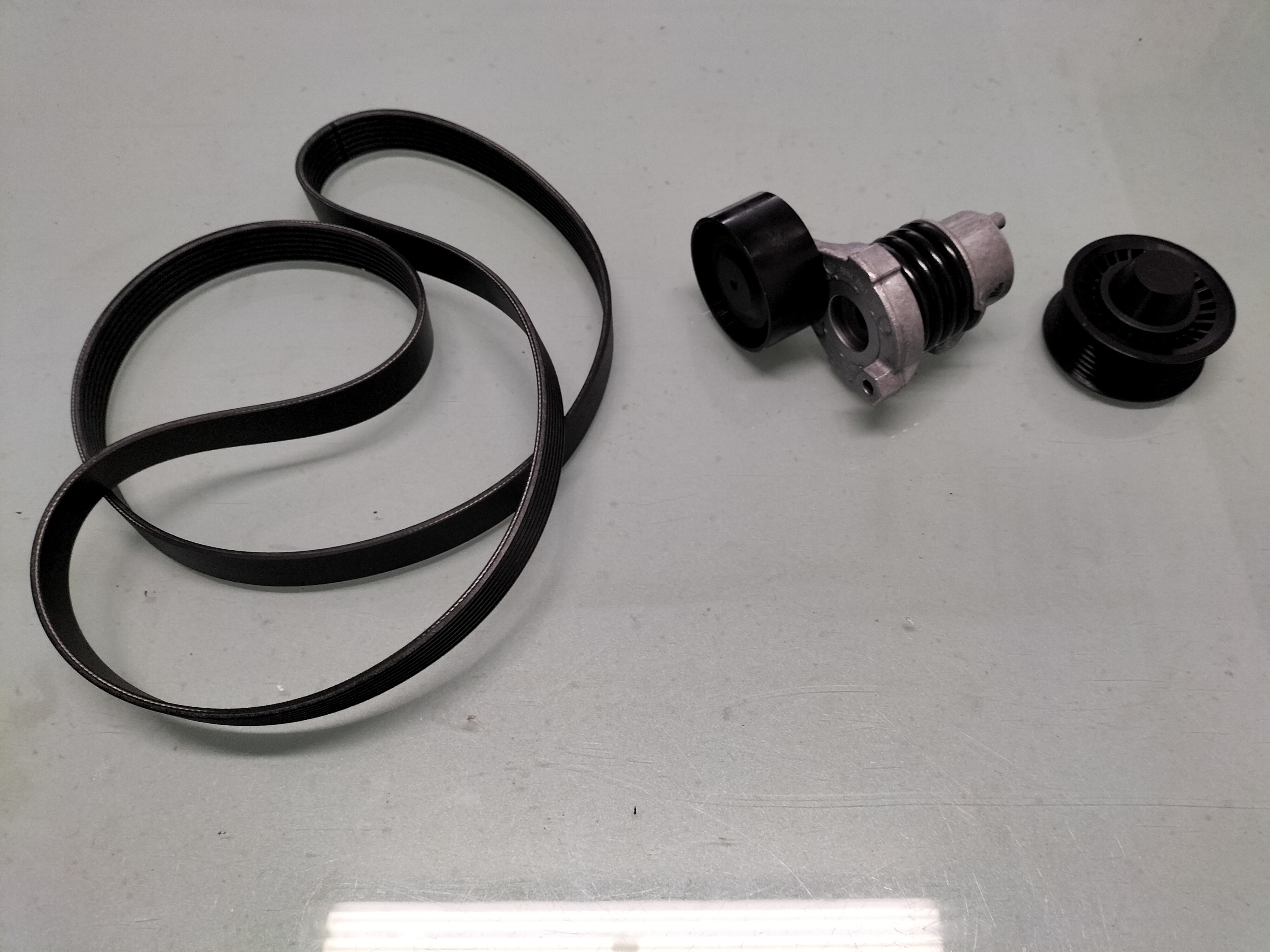 Belt, fan & alternator set Nissan 11720-00Q6G Used