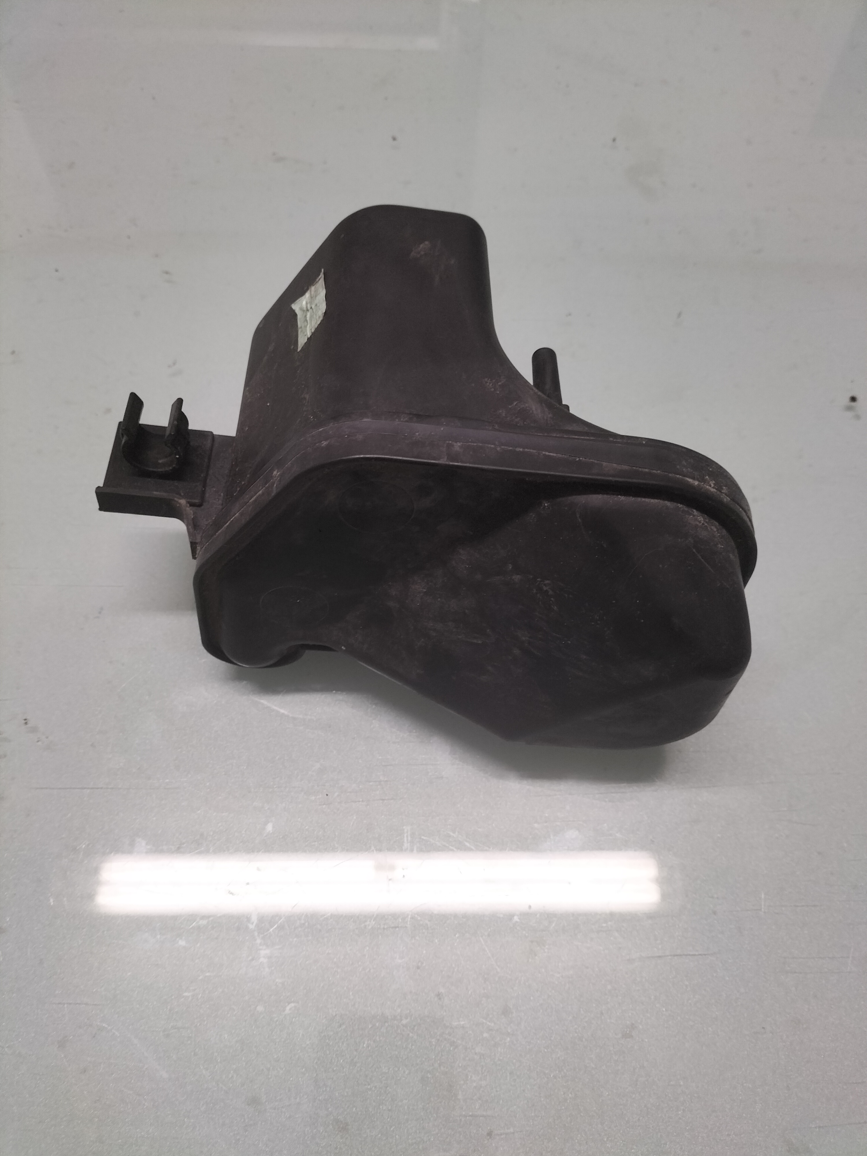 Resonator assy-air QG15DE/ QG16DE/ QG18DE Nissan 16585-AU010 N16/ P12/ V10 Used part.