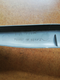 Instapplaat linksachter Nissan Primera P11/ WP11 769B7-9F502 (769B7-9F501/2) Gebruikt.