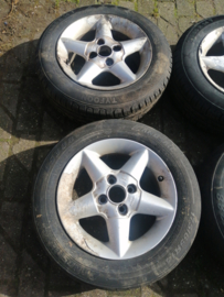 14 inch aluminium velgen met band 175/65R14 Nissan 40300-51C26 B13/ N14/ Y10 Gebruikt. Lichte schade.