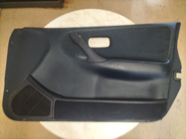 Deurpaneel rechtsvoor Nissan Primera P10 (80900-90J00) Gebruikt.