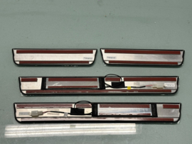 Verlichte instaplijstset Nissan X-trail T32 G6950-4CB0A Origineel.