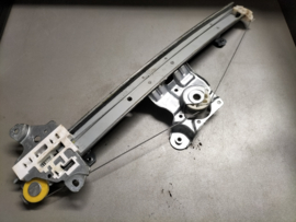 Raammechanisme linksvoor Nissan Micra K14 80721-5FA0A Gebruikt.