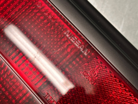 Achterlicht rechts Nissan Sunny N13 sedan B6550-65M10 Origineel.