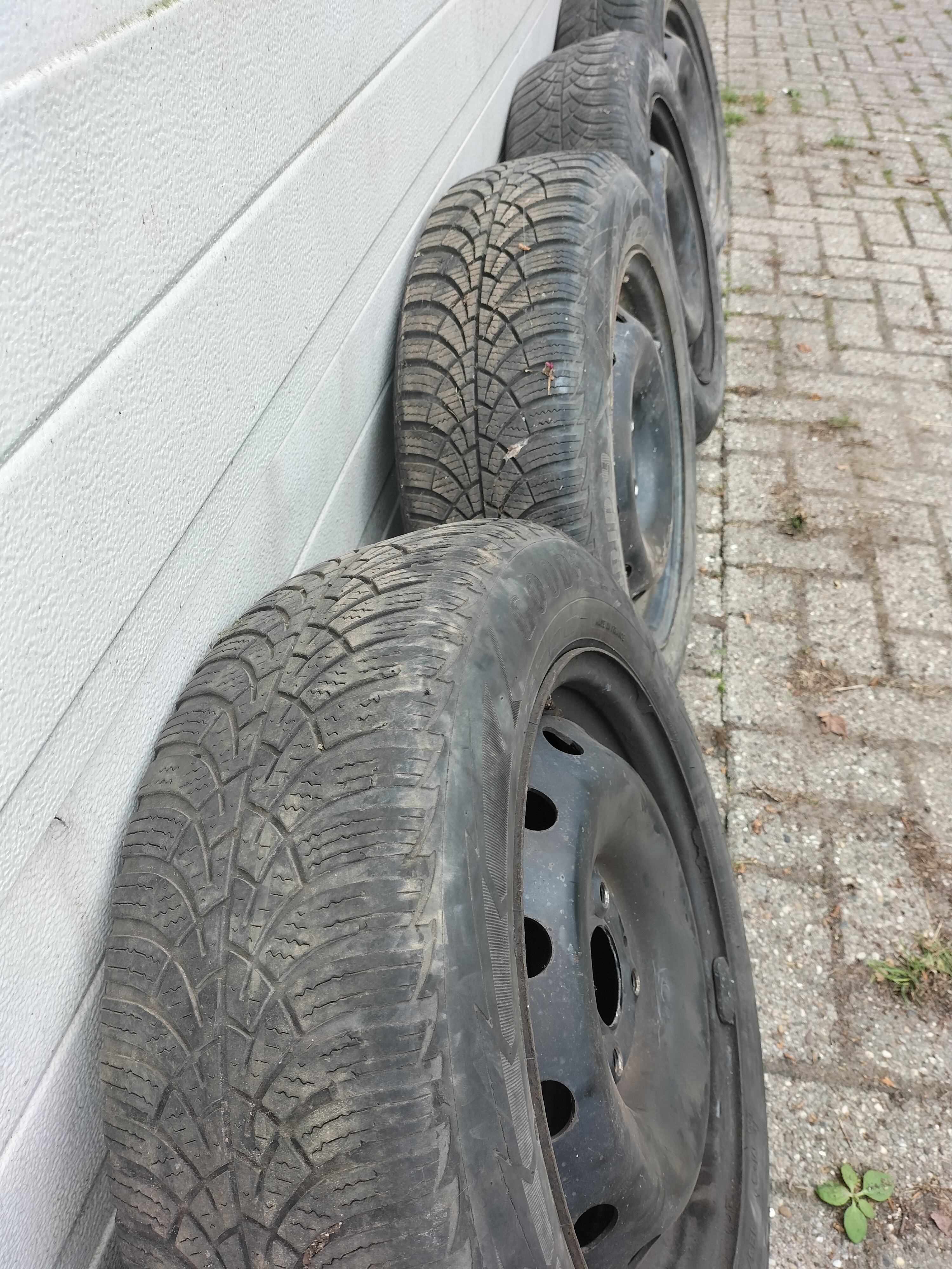 15 inch steel rims with tire 185/65R15 88T Nissan Micra K14 40300-00Q2B Used part.