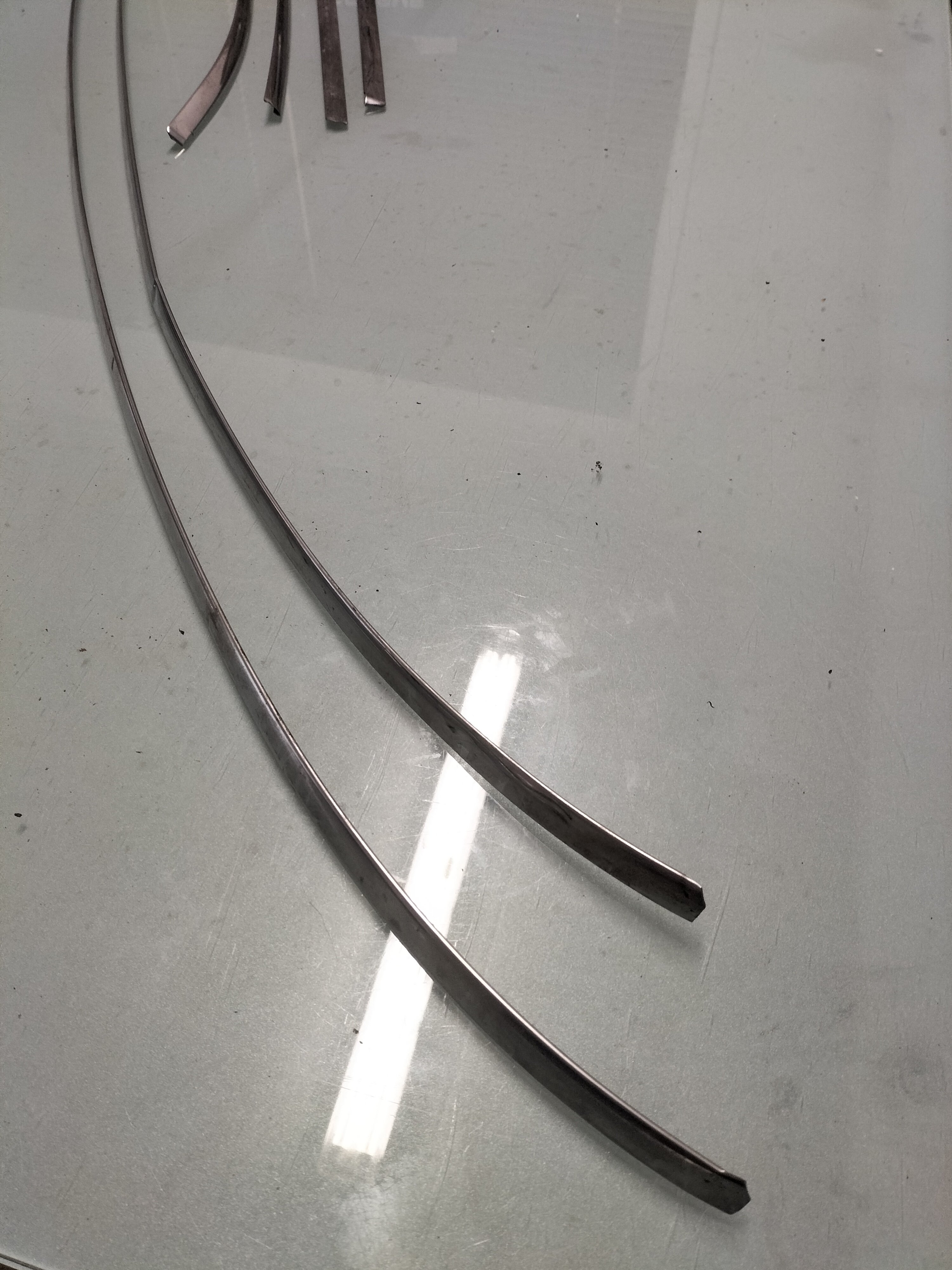 moulding windshield Datsun sunny b110 72810-H1101