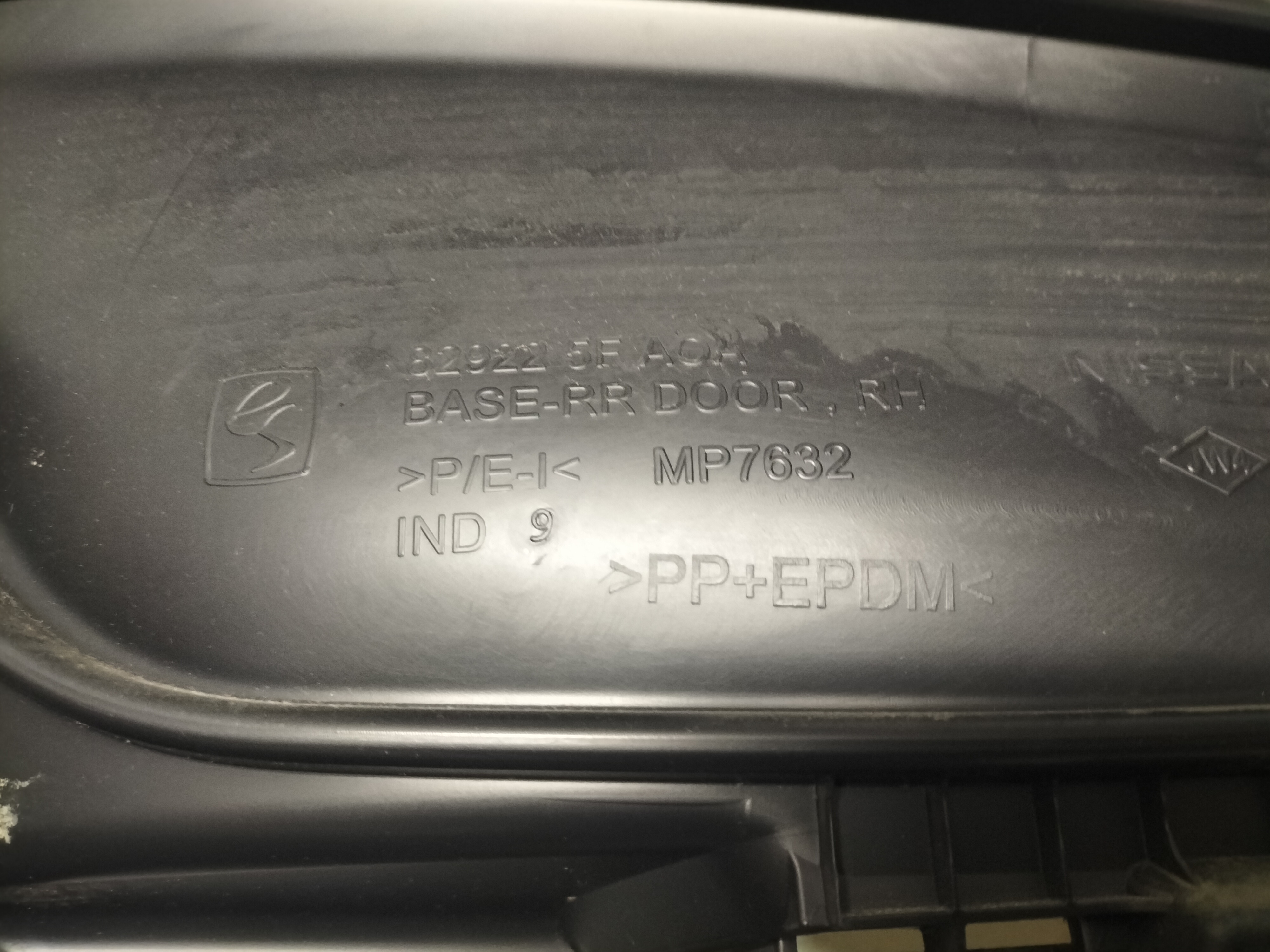Deurpaneel Nissan Micra K14 82900-5FA0B Lichte schade