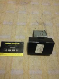 Control unit deurvergrendeling Nissan Bluebird T12/ T72/ U11 28450-D4501 (28451-89907) Gebruikt.