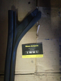 Afwaterrubber voorportier rechts Nissan Almera N15 76842-0N061