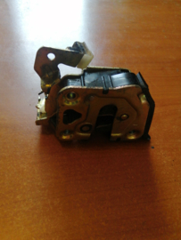Lock rear door, left-hand Nissan Bluebird 82503-01E60 T12/ T72/ U11 used part.