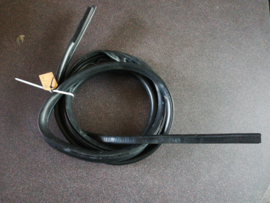 Deurrubber rechtsvoor Nissan Primera P11/ WP11 76921-9F005 Gebruikt.