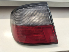 Achterlicht links buitenste Nissan Primera P11 - sedan 26555-2F025 Nieuw.