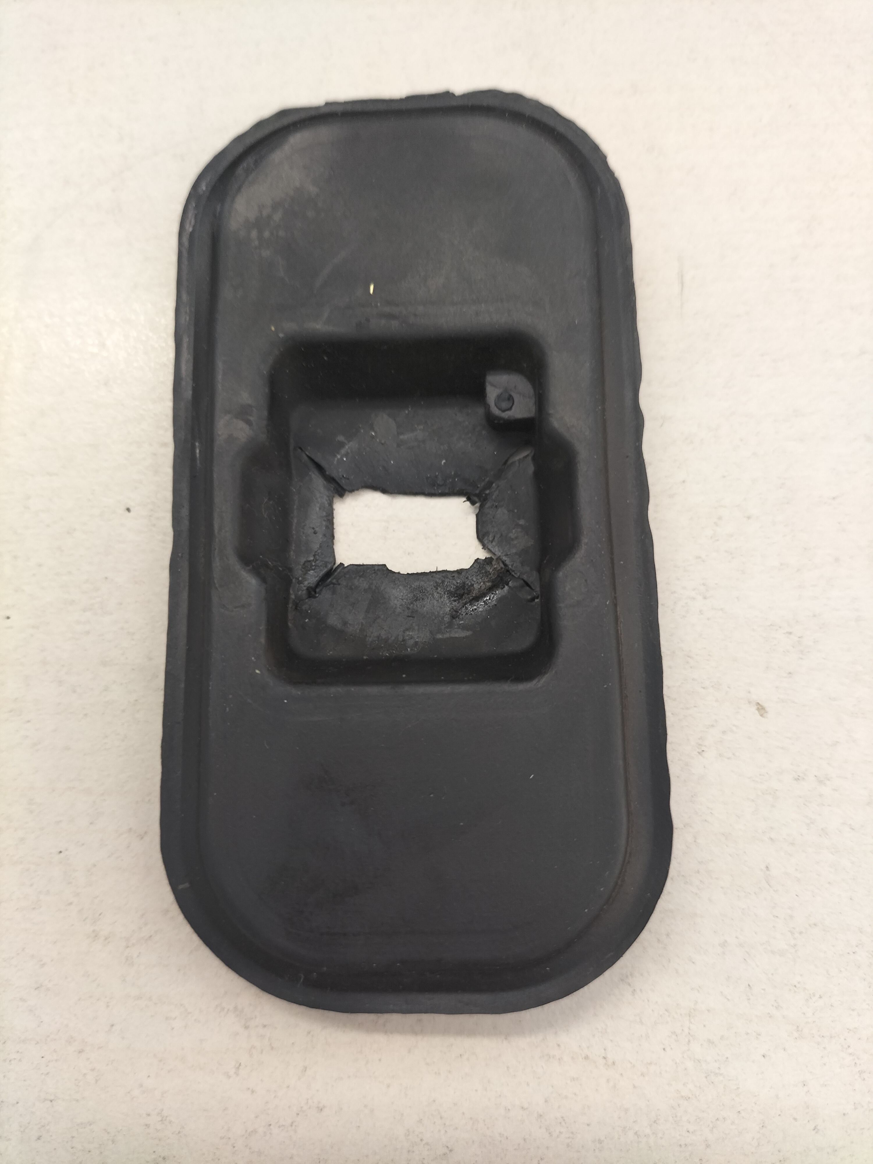 Afdichtrubber deurvanger Nissan Qashqai J10/ JJ10 80440-JD00A Gebruikt.