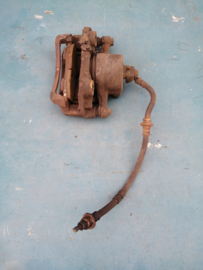 Remklauw rechtsvoor Nissan Bluebird 41001-31E01 T72/ U11 Used part.