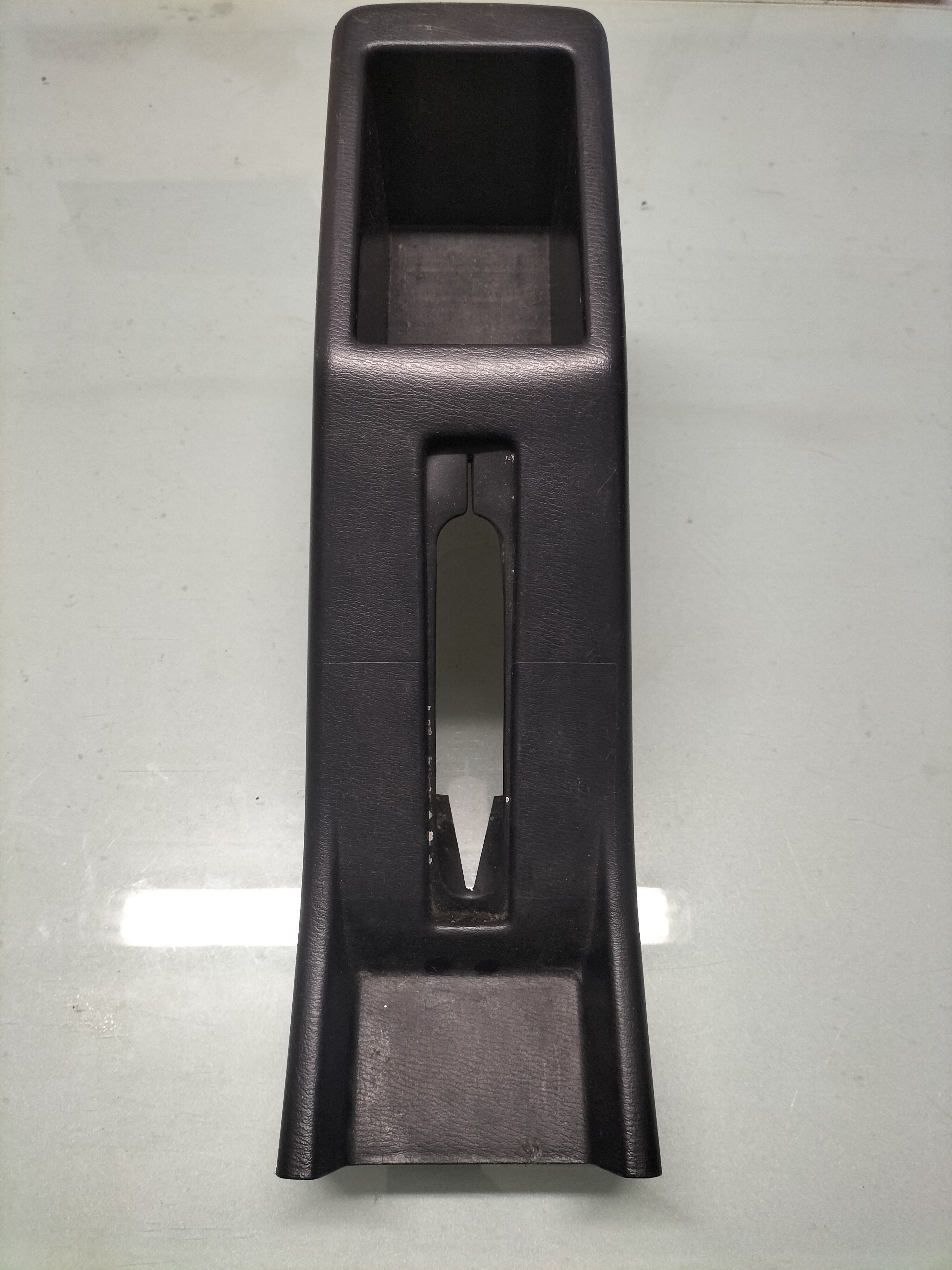 Middenconsole achterzijde Nissan Almera N15 96911-0M501 (96911-0M500) Gebruikt.