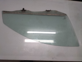 Portierruit rechtsvoor Nissan Primera P12 80300-AV600 Gebruikt. Mist een raamhouder.