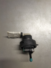 Brandstofpomp Nissan Urvan E24 17042-11E17 Origineel.