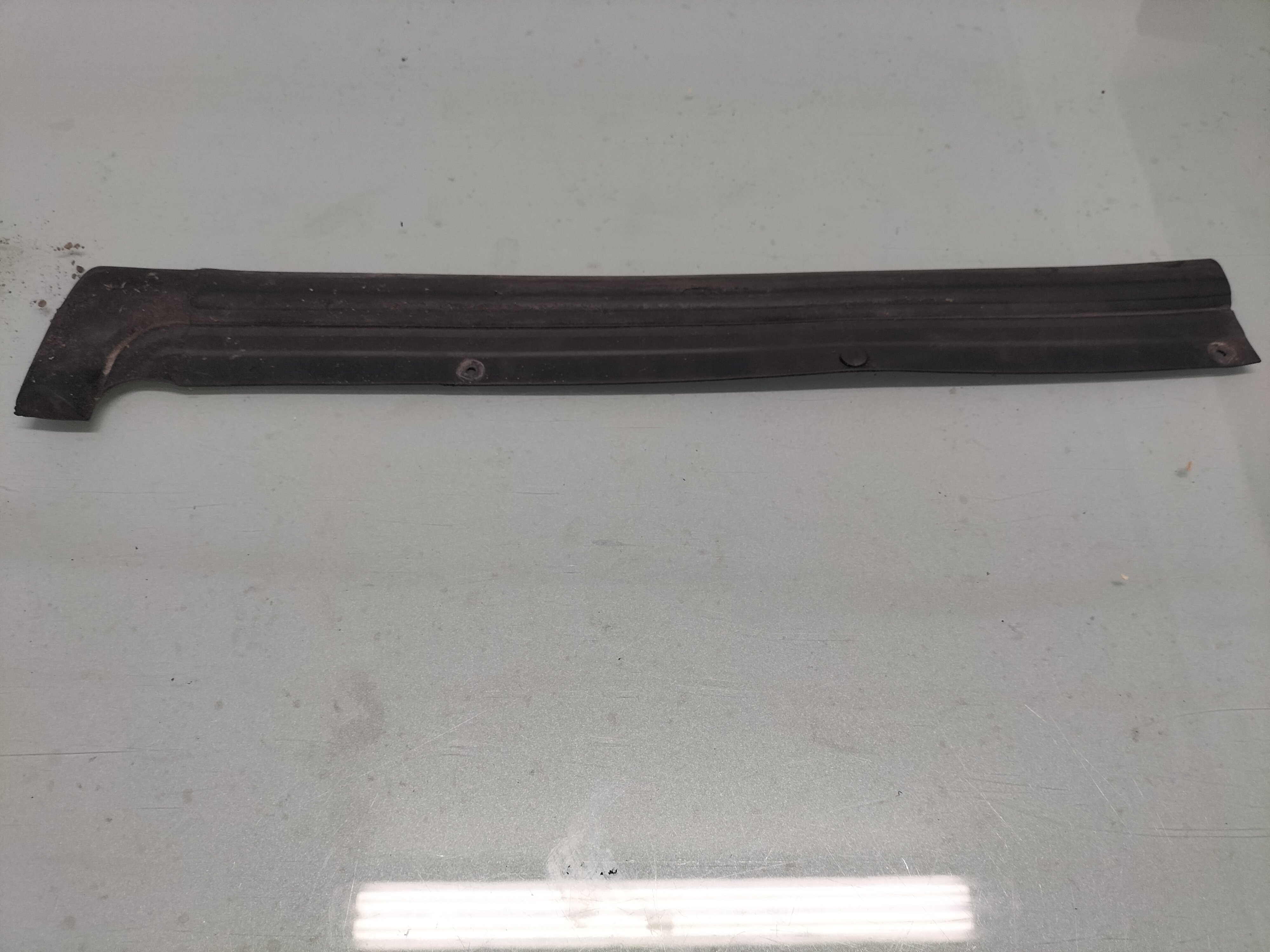 Seal-rear door partition, left-hand Nissan Qashqai J10 82839-JD00B Used part.