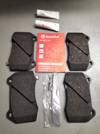 Remblokset vooras Nissan 350Z Z33 D10F0-CD00C Origineel.