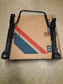Stoelgeleiderrails Links Nissan Primera P10 87551-90J00 Origineel.
