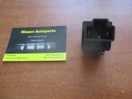 Knipperlichtrelais Nissan 25730-9F900 K11/ P11/ R20/ WP11 Gebruikt