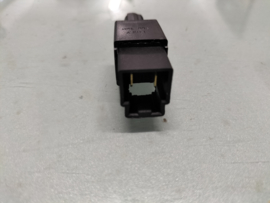 Remlichtschakelaar Nissan 25320-4M400 CA33/ CK12/ D40/ E11/ J10/ K11/ K12/ N16/ P11/ P12/ R51/ T30/ T31/ V10/ WP11/ Z33/ Z50 Origineel.