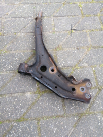 Arm lower, right-hand Nissan Bluebird T72 54570-Q9000 Used part.