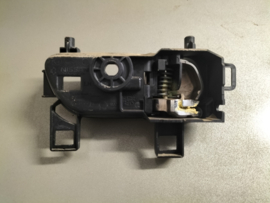 Chromen deurgreep binnenzijde links Nissan Micra K14 80671-5FA6A Gebruikt.