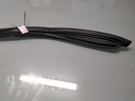 Glass run rubber Nissan Primera P12 80330-AV600 Used part