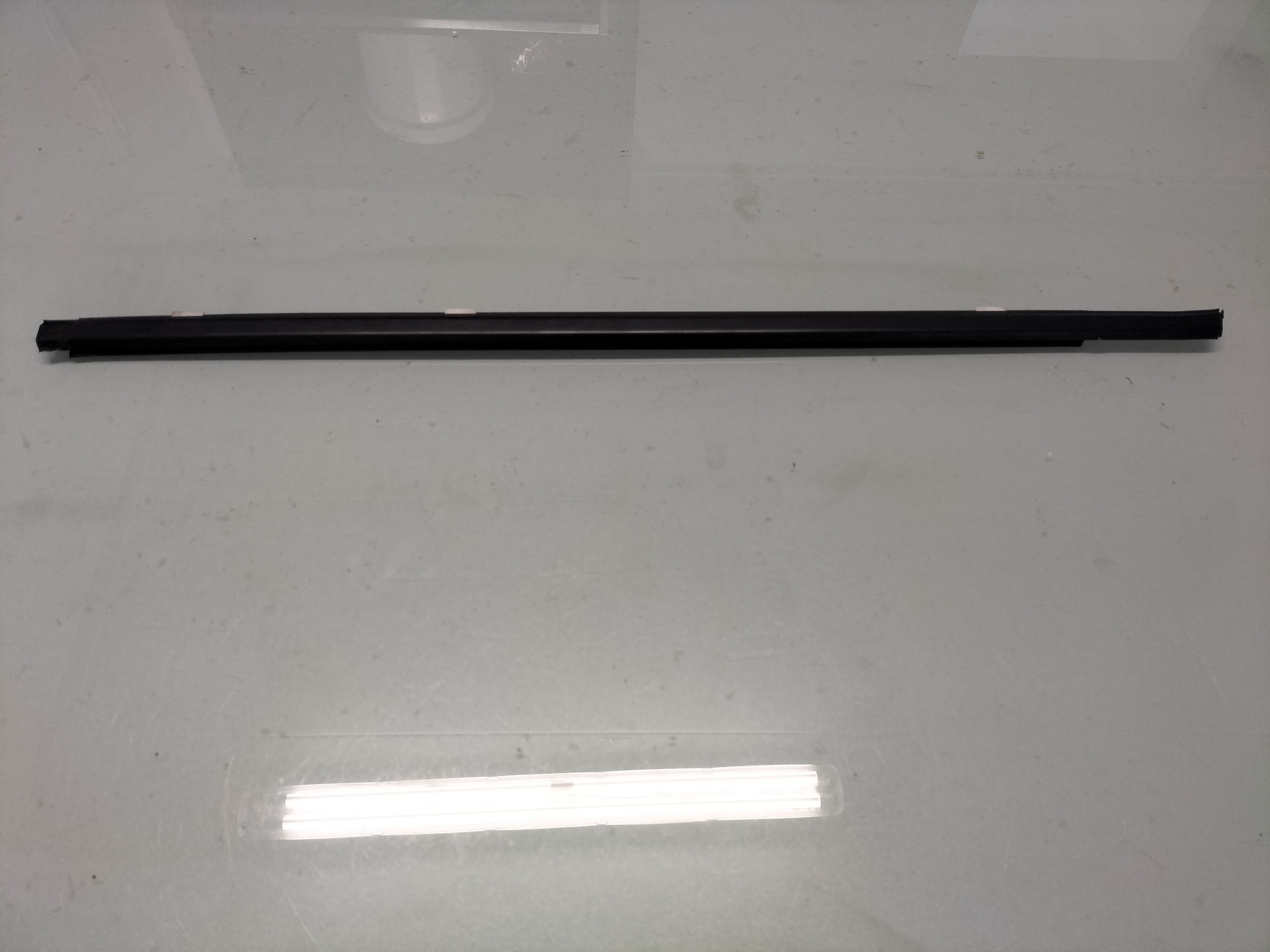 Sierstrip portier linksachter Nissan Qashqai J10 82821-JD00A Gebruikt.