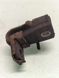 Montagesteun radiateur Nissan 21521-50M00 B12/ N13/ T12/ U11 Gebruikt.