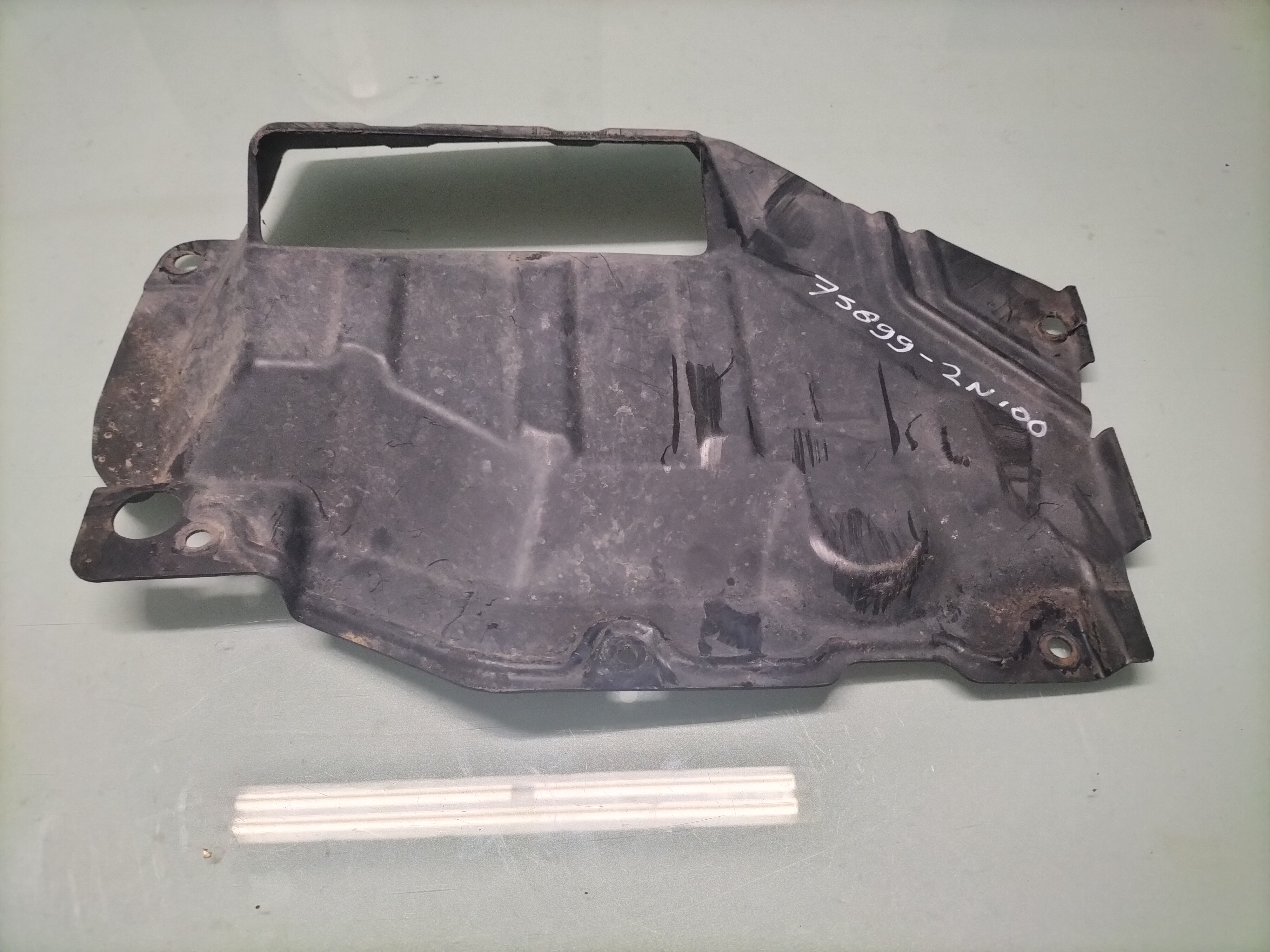 Afdekkap onderzijde motorblok Nissan Almera N15 75899-2N100 Gebruikt