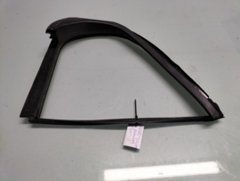 Weatherstrip-rear corner, left-hand Nissan Maxima A32 82273-40U00 (82272-40U00) Used part.