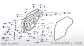 Deurscharnier achterportier rechtsboven Nissan Bluebird 82422-01E00 T12/ T72/ U11 Gebruikt.