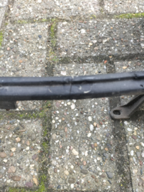 Grille Datsun Cherry F10 sedan 62303-M3903 Gebruikt, lichte schade. Scheur.