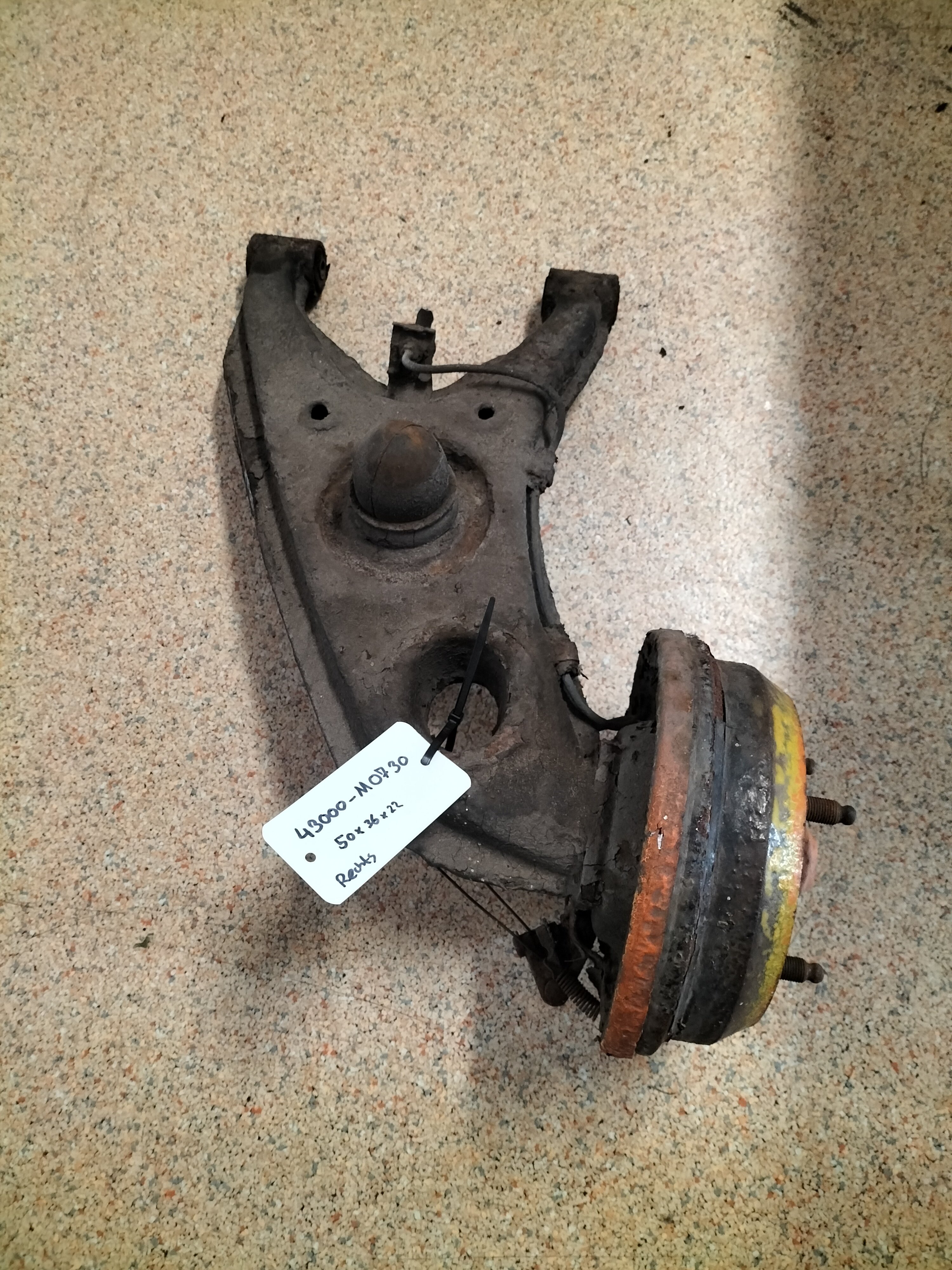 Draagarm rechtsachter Datsun cherry E10 43000-M0730 Gebruikt