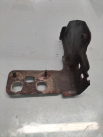 Retainer-front bumper, lower left-hand Nissan Primera P12 62293-BV030 Used part.