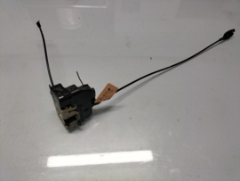 Deurslot linksachter Nissan Primera P12 Wagon 82501-BA270 Gebruikt.