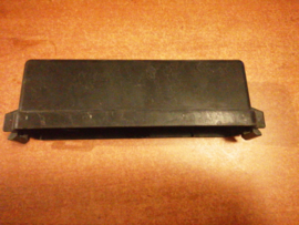 Afdekkap relaiskast Nissan 100NX B13 24382-73Y00 (onleesbaar) Gebruikt.