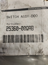 Switch assy-door lock Nissan Kubistar X76 25360-00QAB Original.