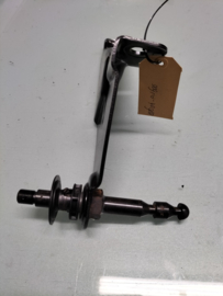 Achterbankscharnier Nissan Primera P12 88606-AV600 Gebruikt.