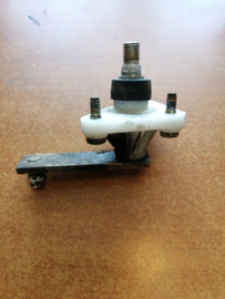 Ruitenwisserdraaipunt links Nissan Terrano2 R20 28860-0F000
